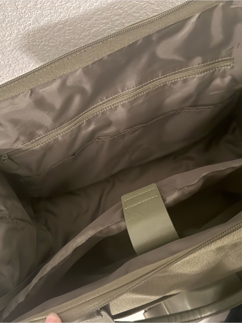 BEIS  mini weekender in olive with beis toiletry bag - Picture 4 of 10